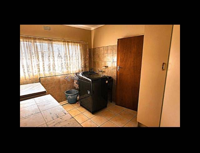 3 BEDROOM HOUSE FOR SALE IN RENSBURG
